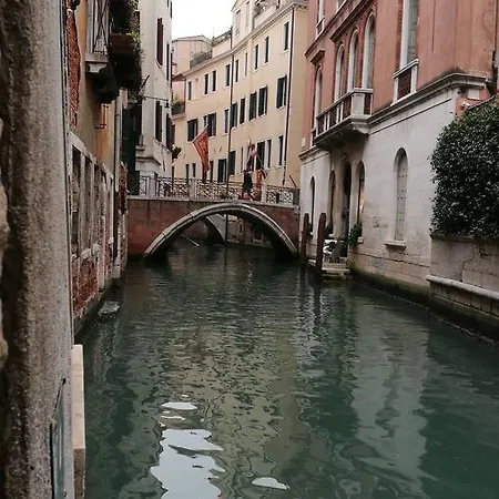 Alloggi Scala Del Bovolo 게스트하우스 3*