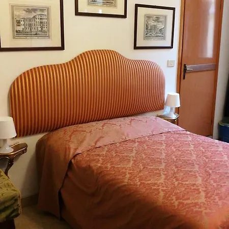 Alloggi Scala Del Bovolo 3* Wenecja