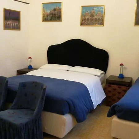 Alloggi Scala Del Bovolo 3* Venetië
