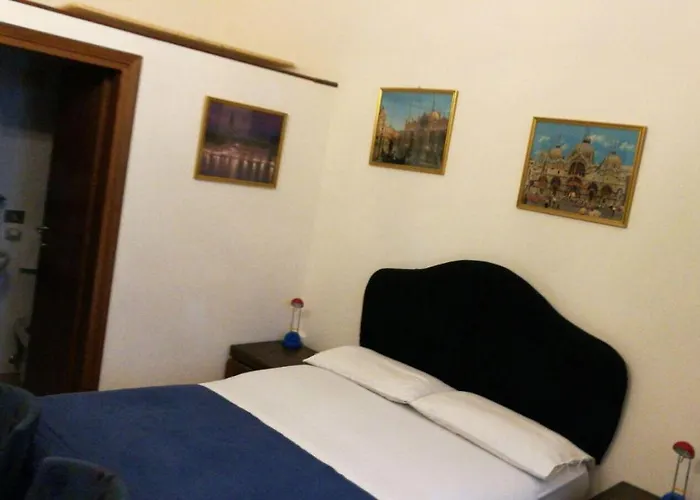 Alloggi Scala Del Bovolo 3*