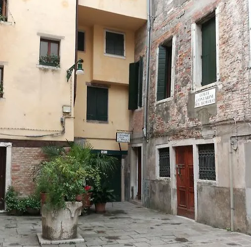 Alloggi Scala Del Bovolo 3*